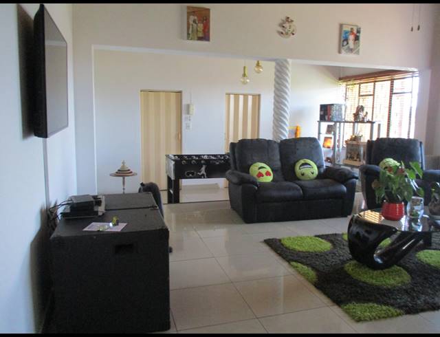 5 BEDROOM FREEHOLD FOR SALE IN HOWICK WEST